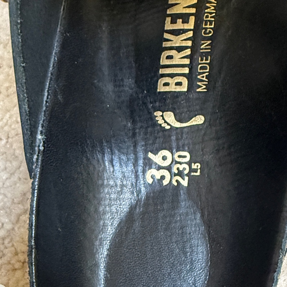 Birkenstock Arizona Black Sandals with big Gold Buckles - Picture 9 of 9